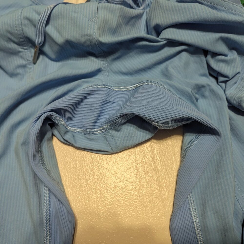 Lululemon Size 4 Dance Studio Aero Blue Cropped - Picture 7 of 16